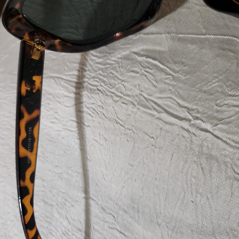 Ray-Ban Tortoise Shell Sunglasses - Picture 5 of 6